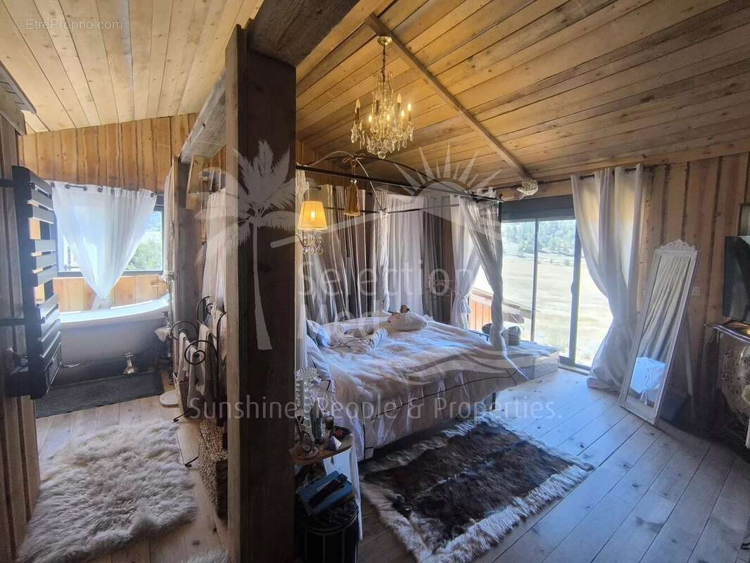 Maison à GREOLIERES