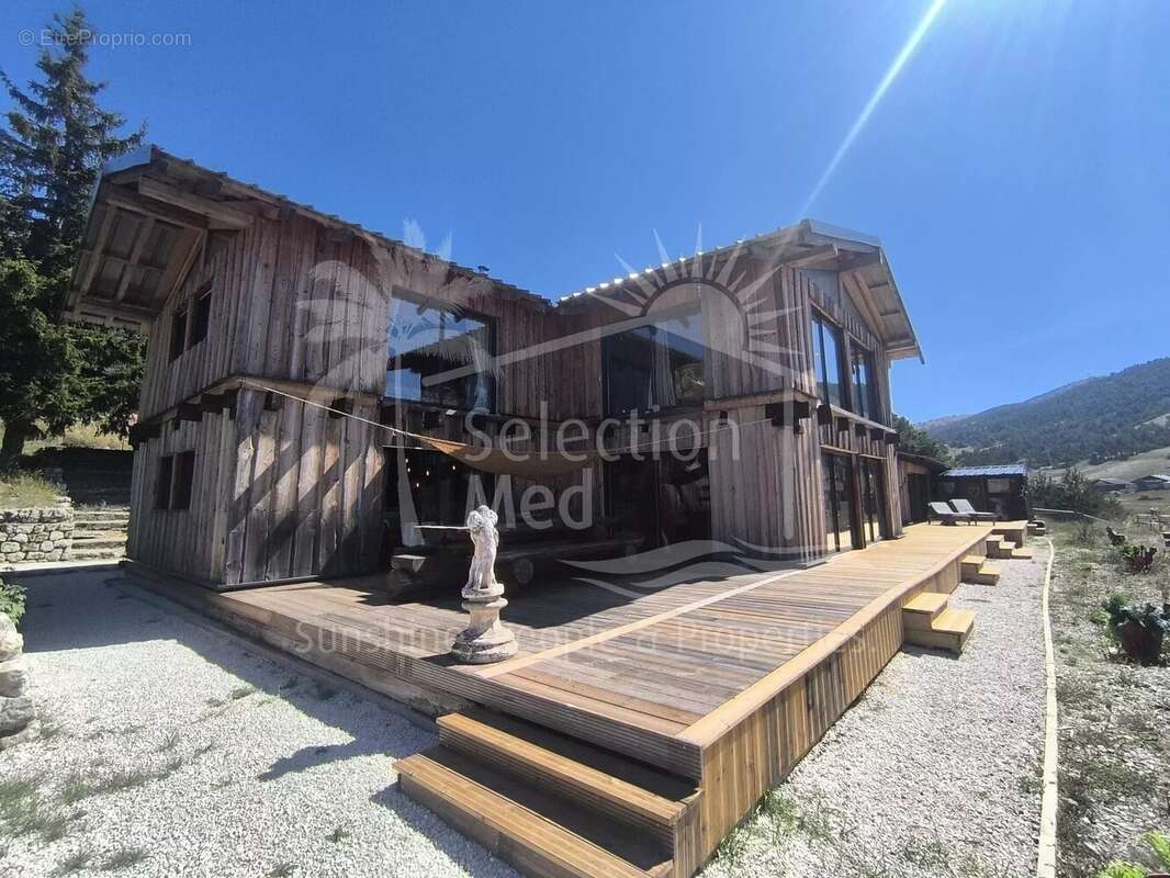 Maison à GREOLIERES