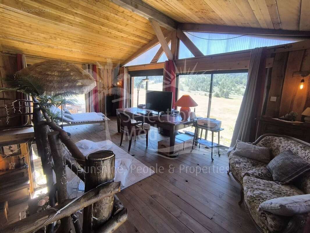 Maison à GREOLIERES