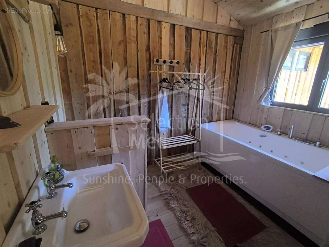 Maison à GREOLIERES