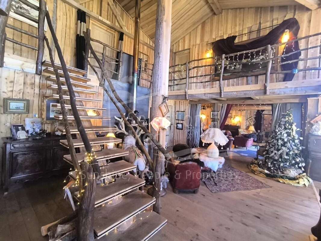 Maison à GREOLIERES