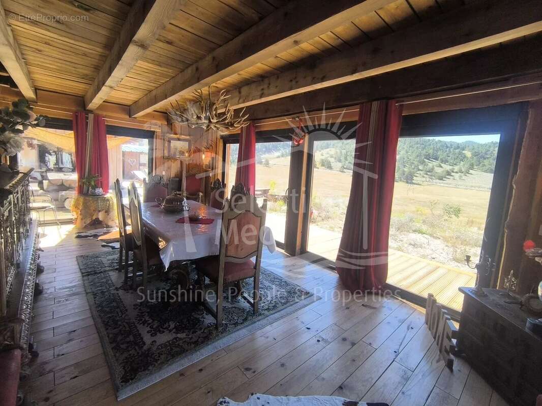 Maison à GREOLIERES