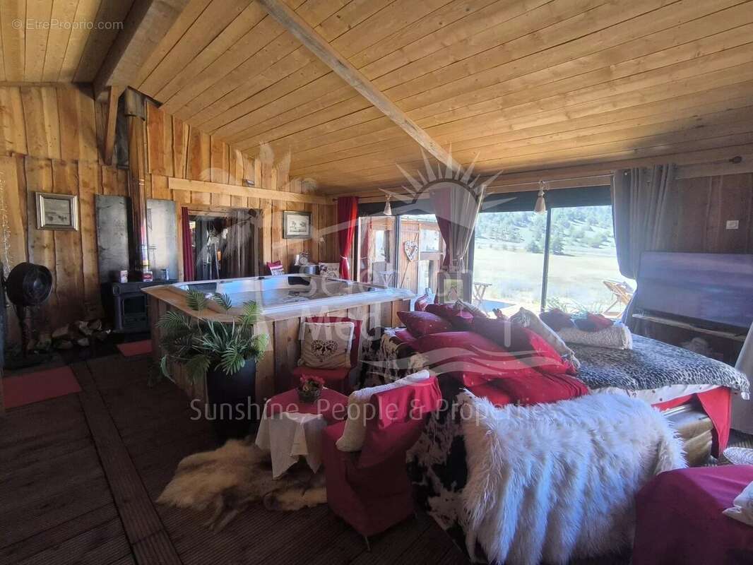 Maison à GREOLIERES