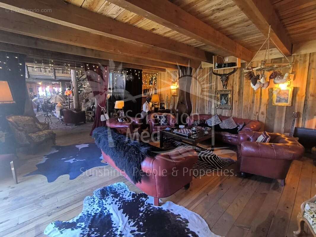 Maison à GREOLIERES