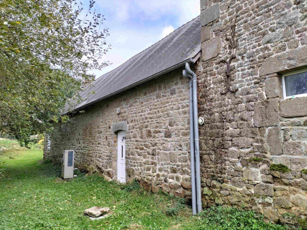 Maison à CARROUGES