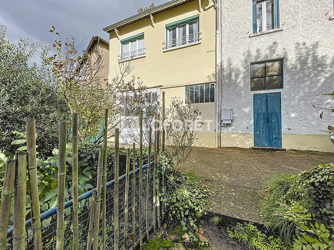 Appartement à NEUVILLE-SUR-SAONE