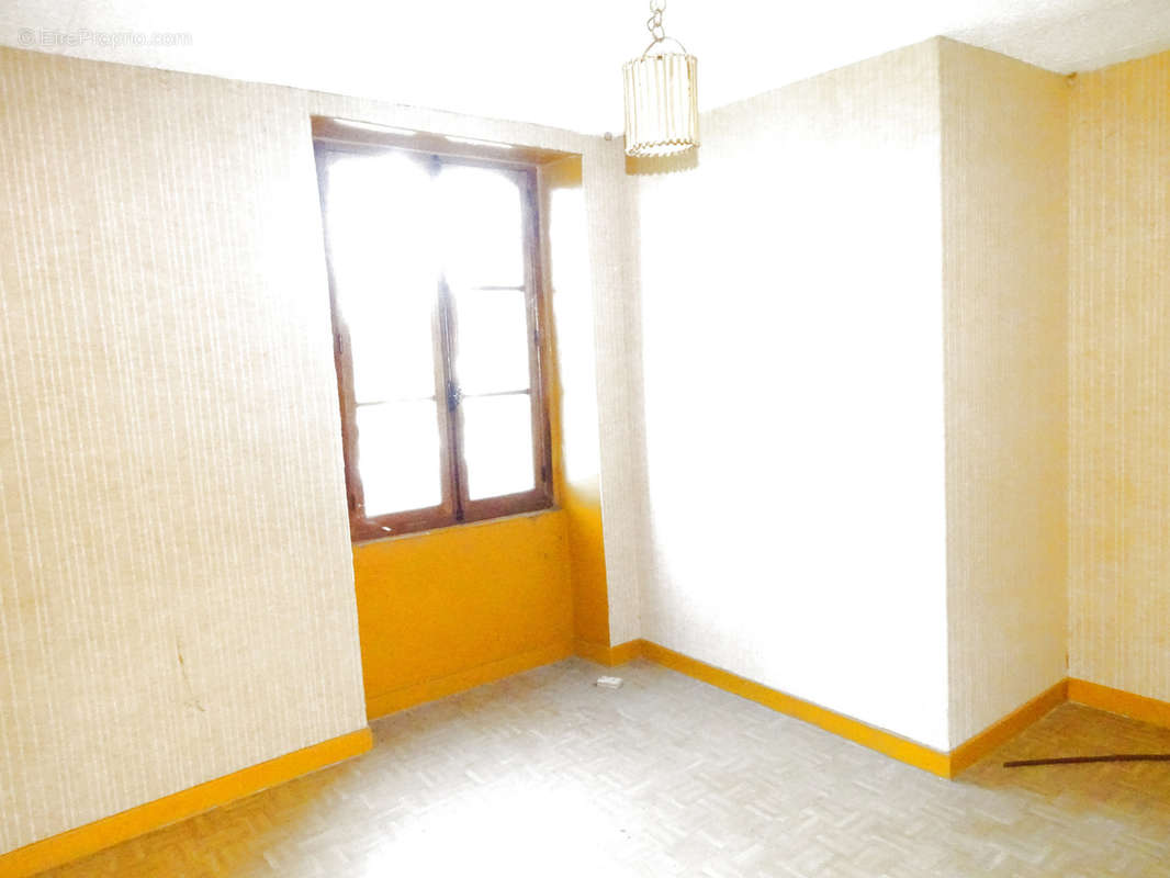 Appartement à BUJALEUF