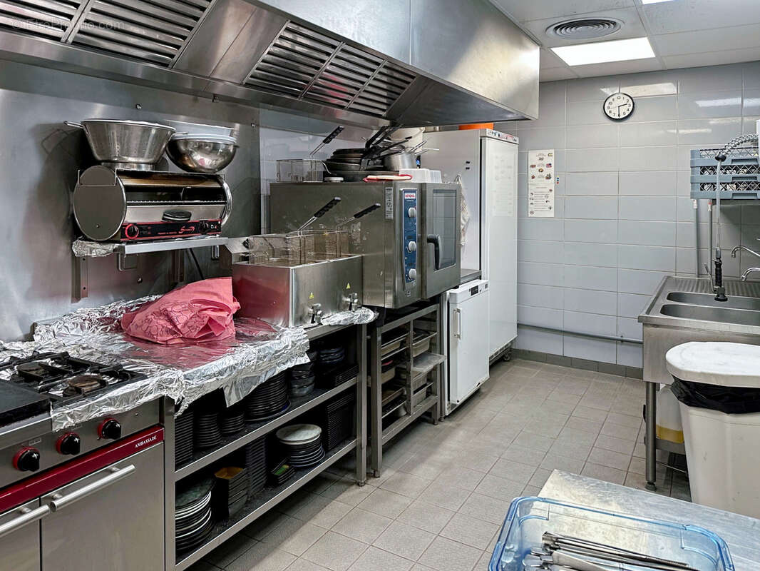 Commerce à GREZIEU-LA-VARENNE