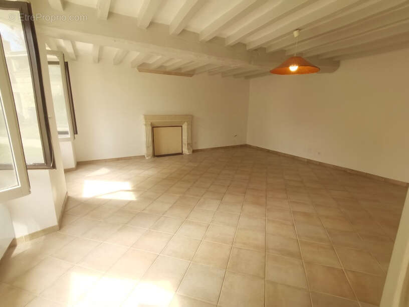 Maison à BEAUMONT-EN-VERON