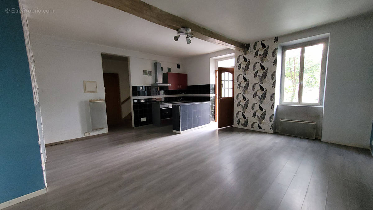 Appartement à NAY