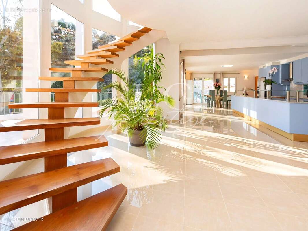 Maison à MANDELIEU-LA-NAPOULE