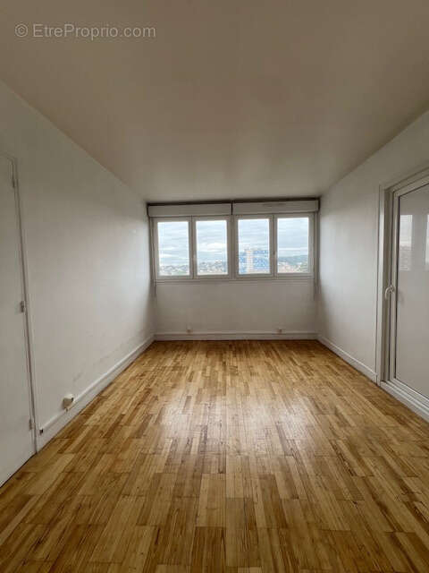 Appartement à BAGNOLS-SUR-CEZE