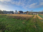 Terrain à MONCE-EN-BELIN