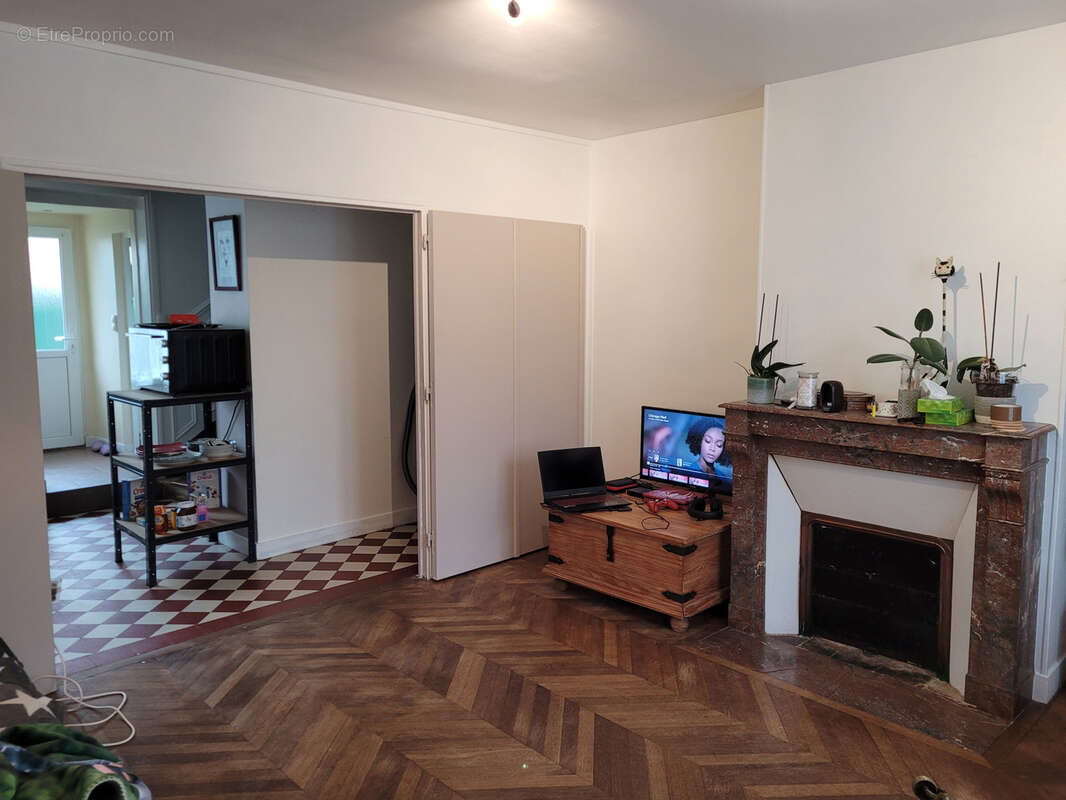 Maison à CONDE-SUR-HUISNE