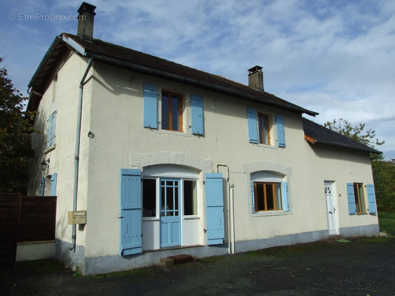 Maison à SAINT-PIERRE-DE-FRUGIE