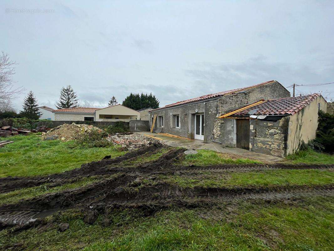 Maison à LE CHAY