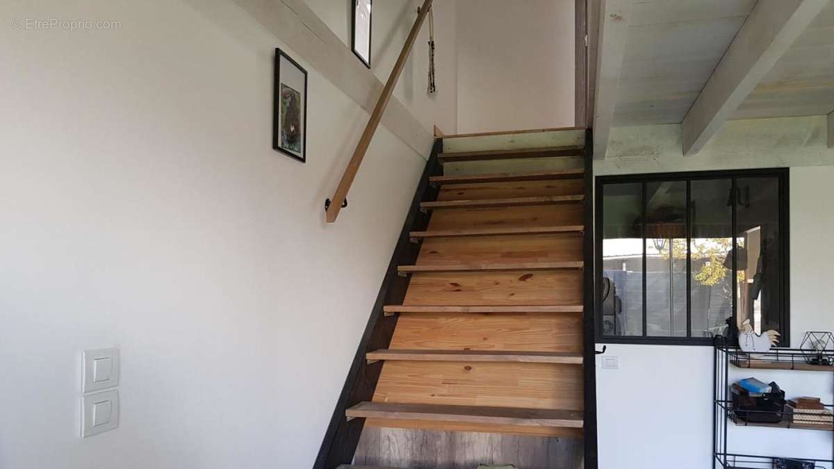Escalier en bois - Maison à SAINT-PORCHAIRE