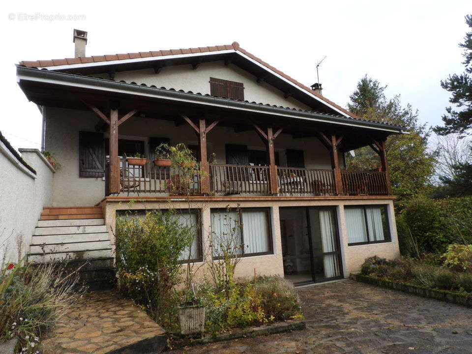 Maison à LA MONNERIE-LE-MONTEL