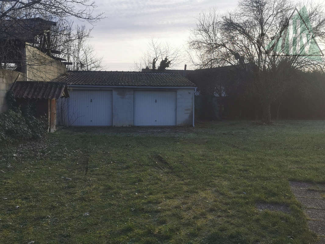 Maison à LES ORMES-SUR-VOULZIE