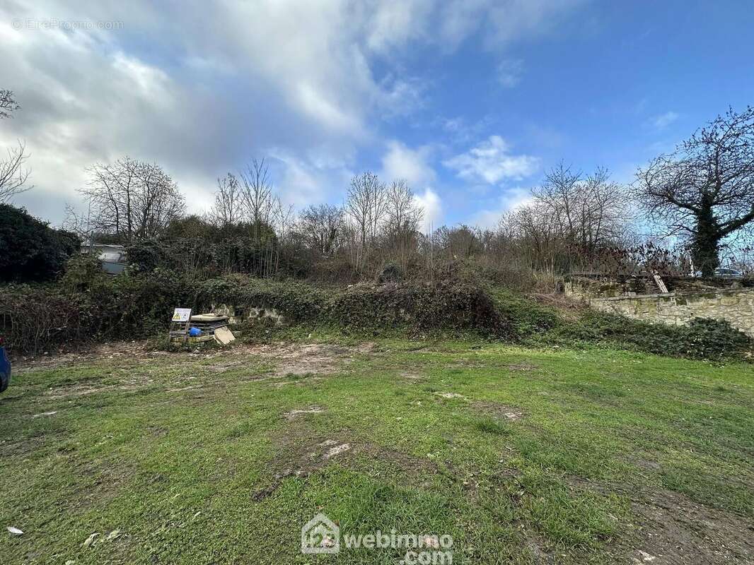 Terrain à bâtir d'une superficie de 700 m² - Terrain à CHEVREGNY