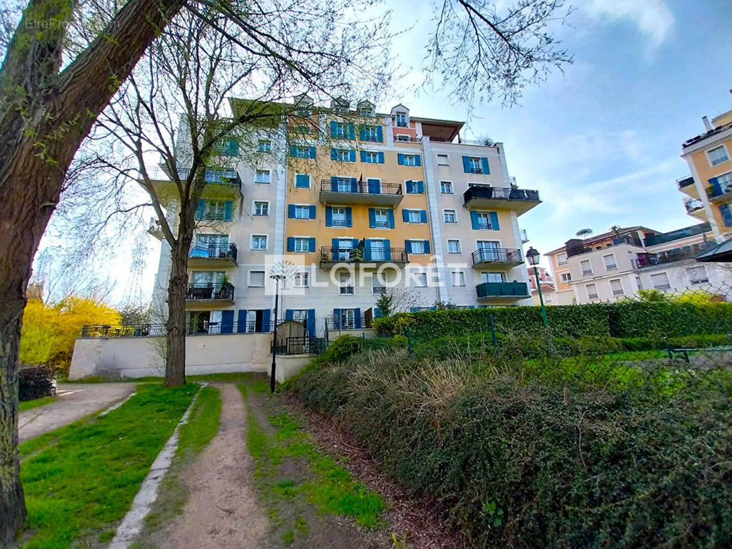Appartement à VILLENEUVE-LA-GARENNE