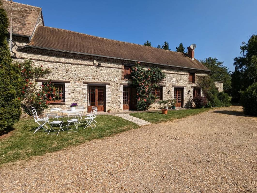 Maison à FONTAINE-SOUS-JOUY