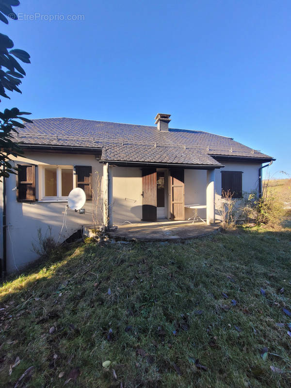 Maison à LA TOUR-D&#039;AUVERGNE