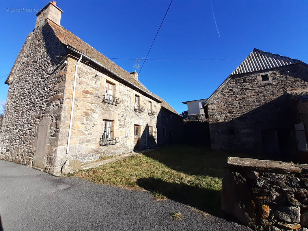 Maison à SAINT-GENIEZ-D&#039;OLT