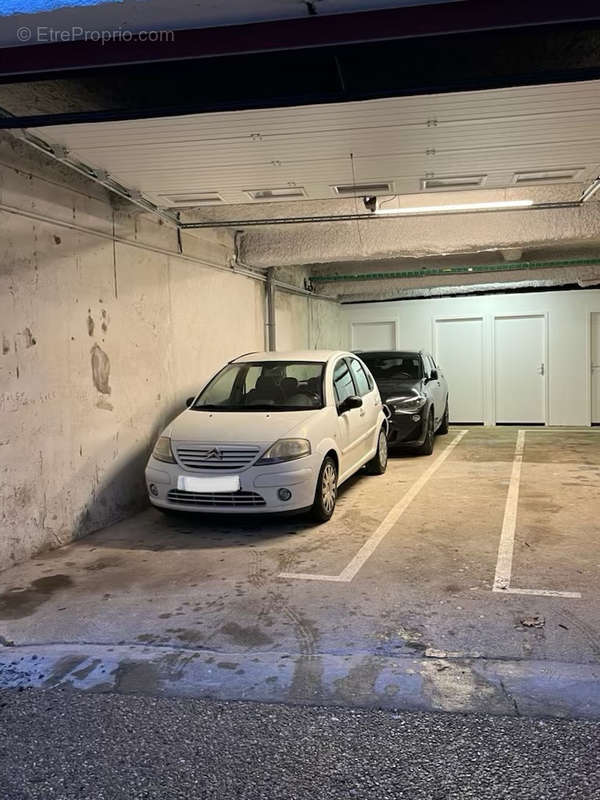 Parking à CIBOURE