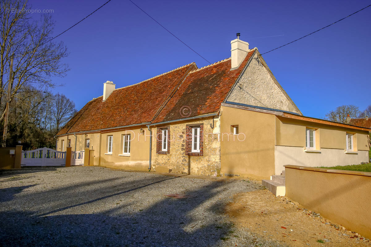 Maison à THIRON-GARDAIS