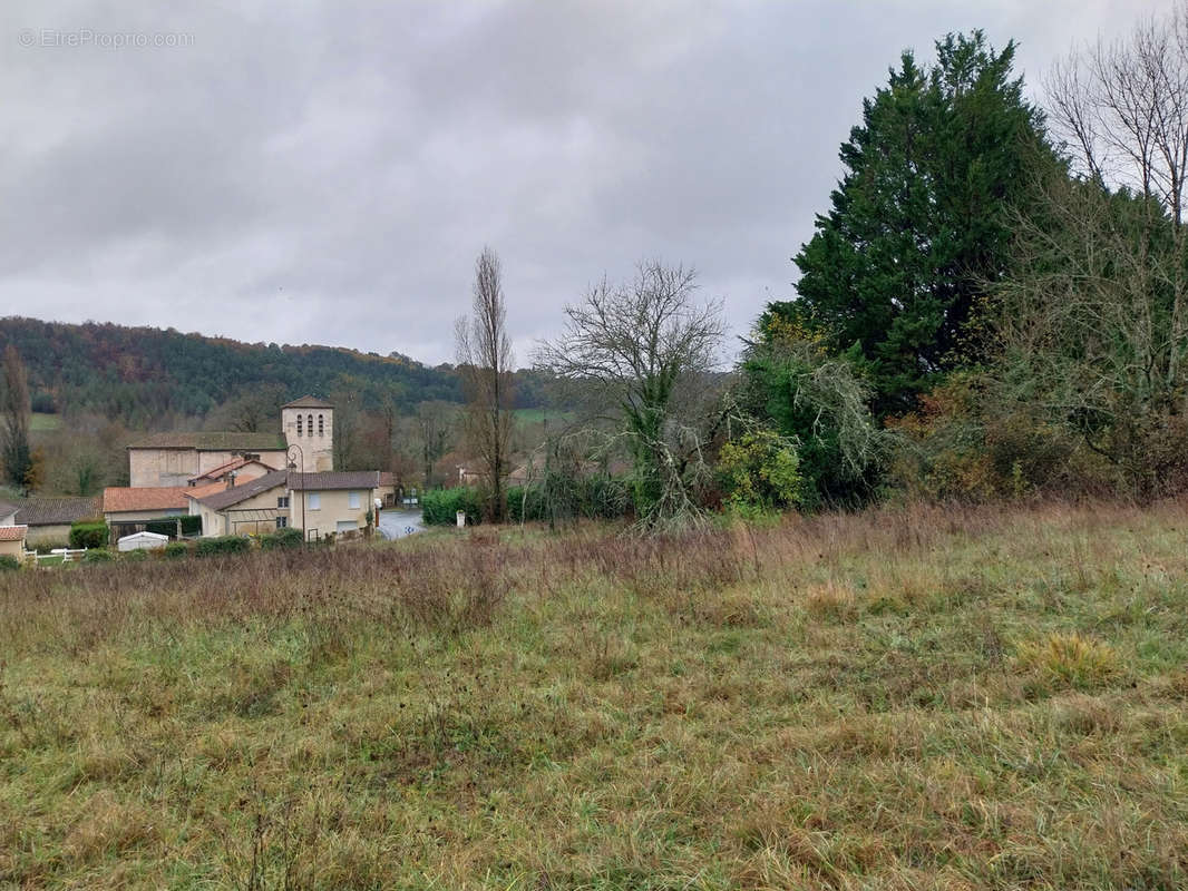 Terrain à CHATEAU-L&#039;EVEQUE