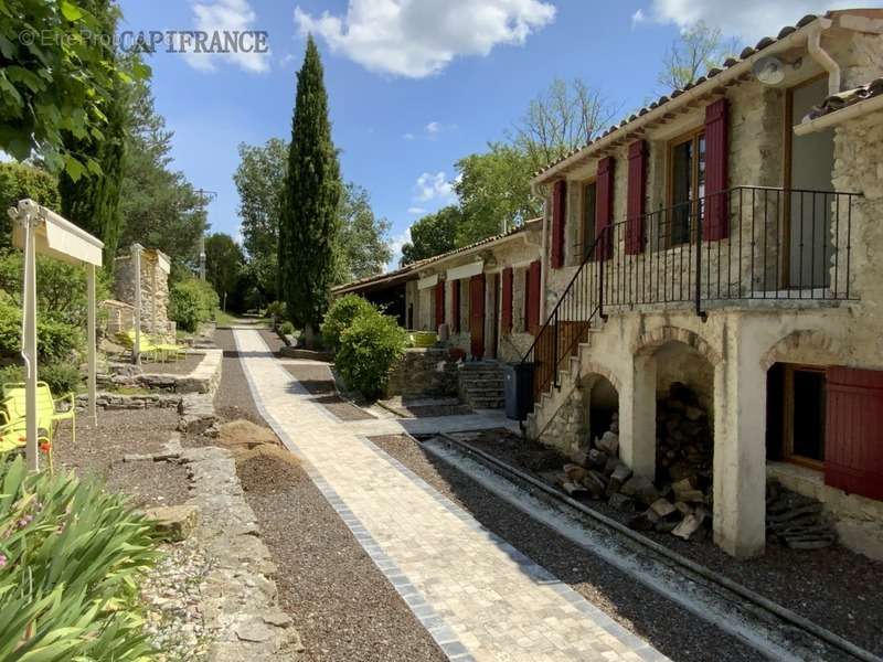 Commerce à FORCALQUIER