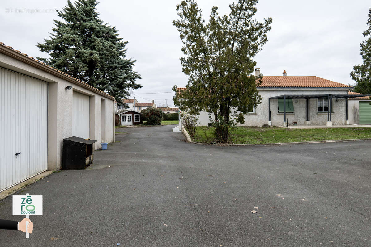 Maison à SAINTE-RADEGONDE-DES-NOYERS