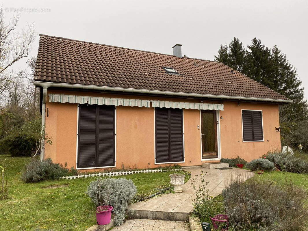 Maison à DOULEVANT-LE-CHATEAU