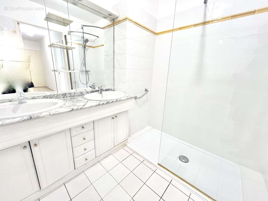 Appartement à LA CROIX-VALMER