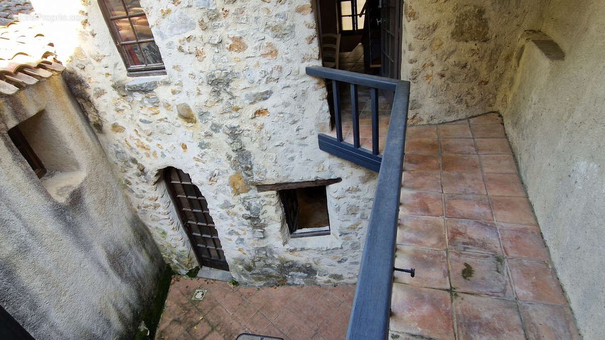 Maison à SAINT-GUILHEM-LE-DESERT