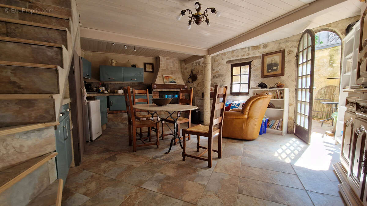 Maison à SAINT-GUILHEM-LE-DESERT