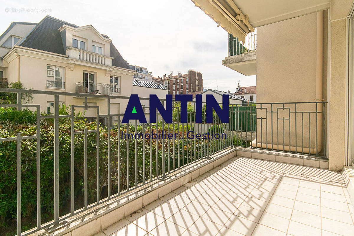 Appartement à LA GARENNE-COLOMBES