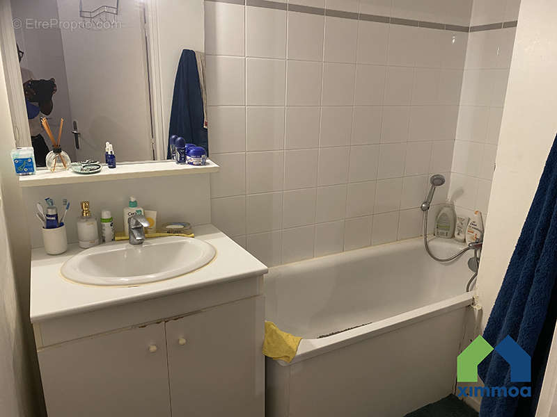 salle de bains - Appartement à CORBEIL-ESSONNES
