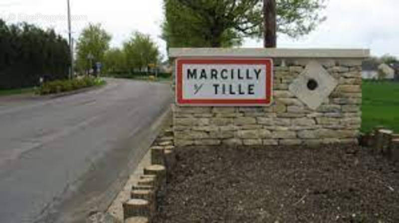 Terrain à MARCILLY-SUR-TILLE