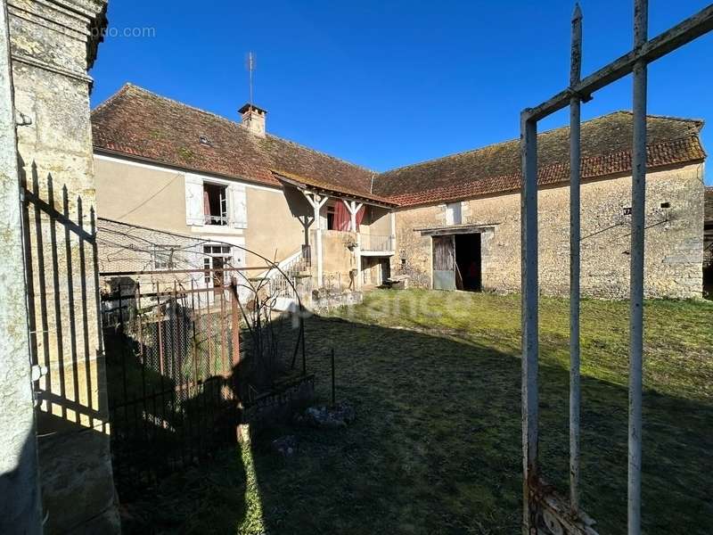 Maison à MAYAC