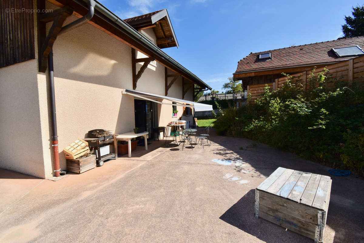 Appartement à MENTHONNEX-EN-BORNES