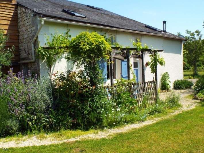 Maison à VERTEUIL-SUR-CHARENTE