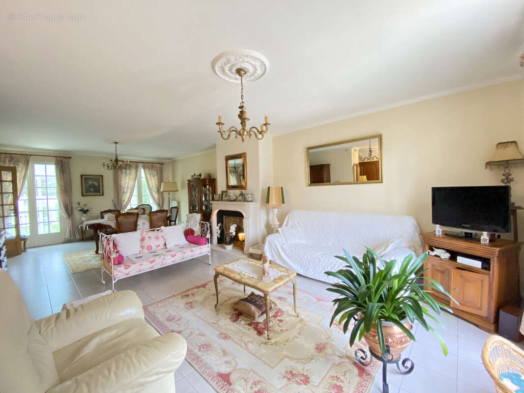 Maison à CHENNEVIERES-SUR-MARNE