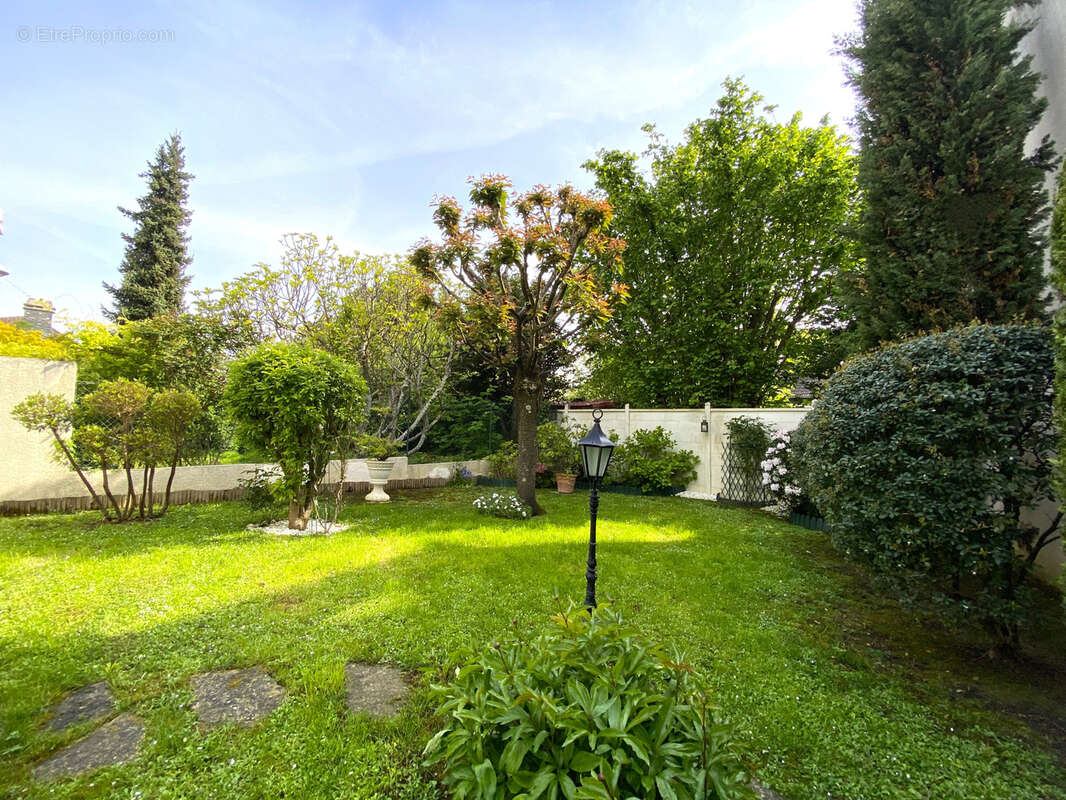 Maison à CHENNEVIERES-SUR-MARNE