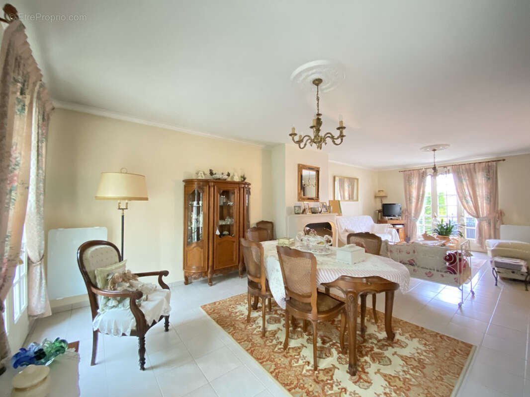 Maison à CHENNEVIERES-SUR-MARNE