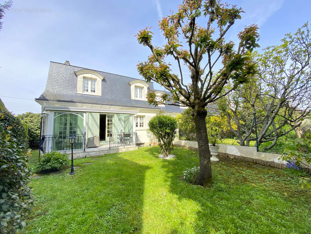 Maison à CHENNEVIERES-SUR-MARNE