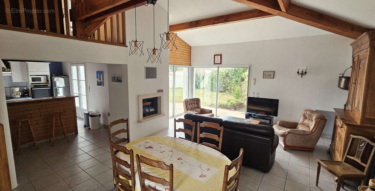 Maison à LES PORTES-EN-RE