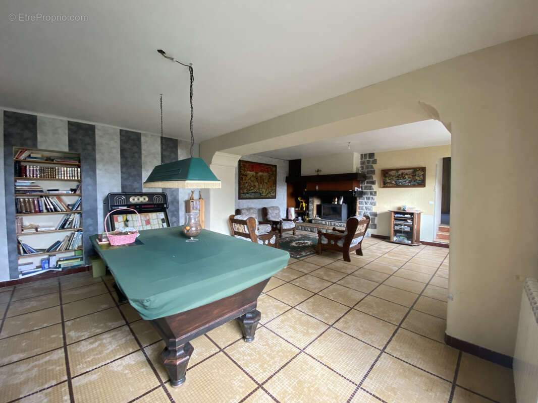 Maison à LES SALLES-DE-CASTILLON