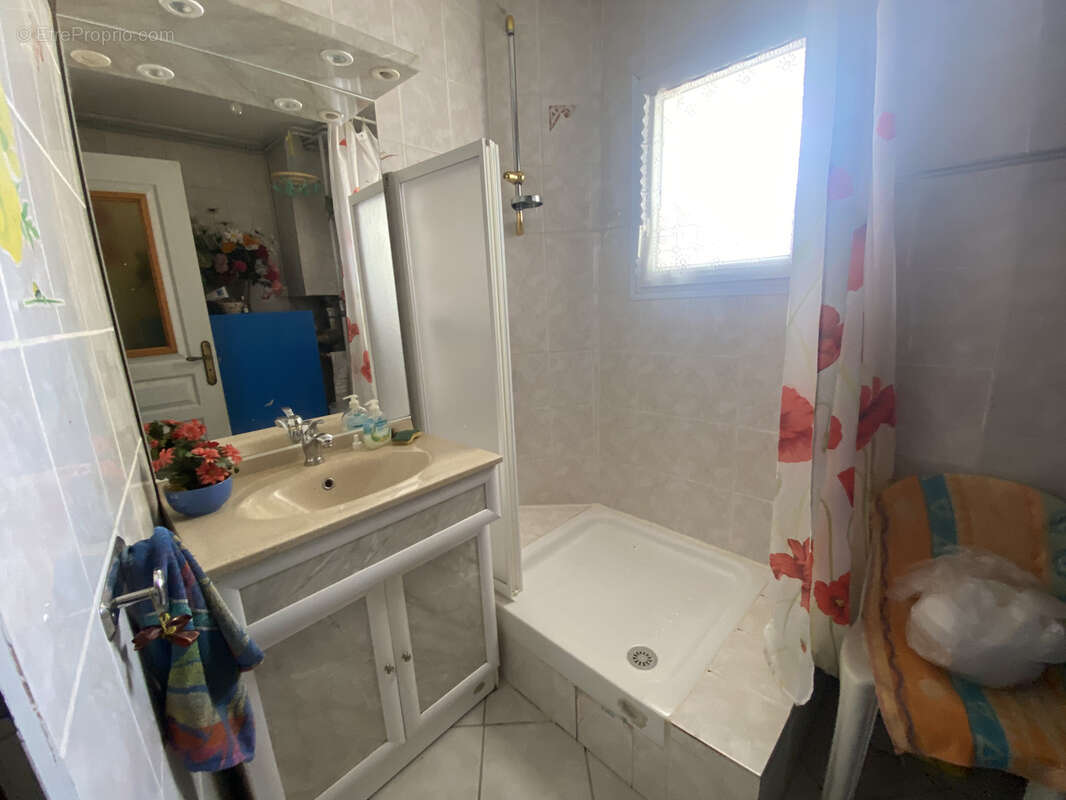 Maison à LES SALLES-DE-CASTILLON